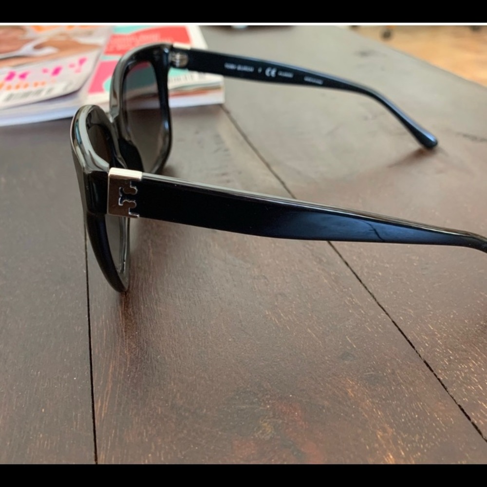 Black Polarized Cat-eye Tory Burch Sunglasses